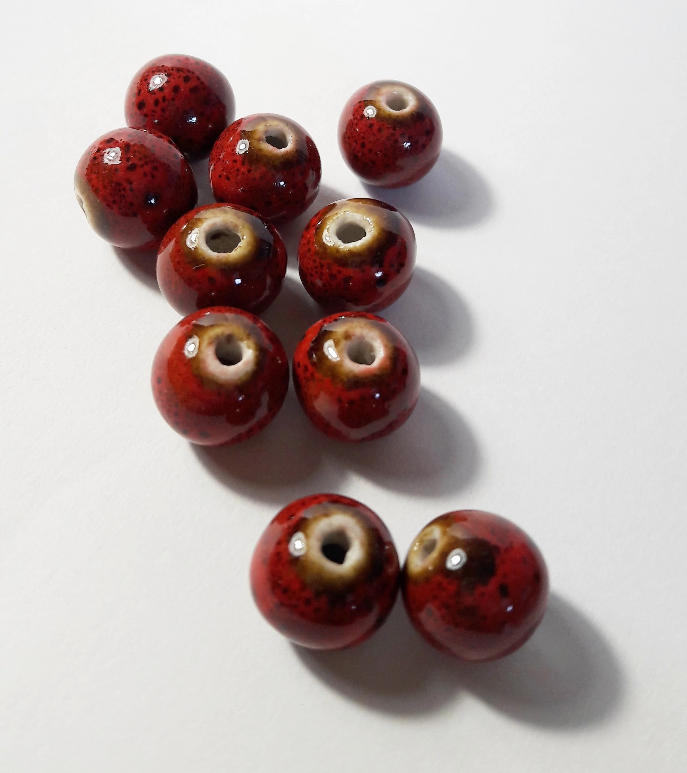 Piros porcelán gyöngy, 10 mm