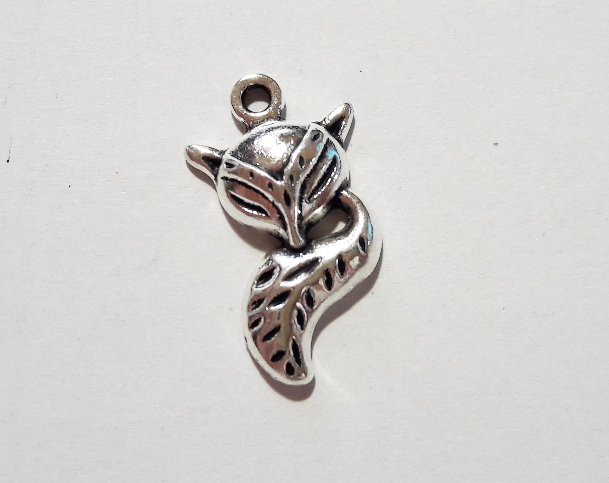 Róka fityegő, medál, antik ezüst színű, 24x14 mm