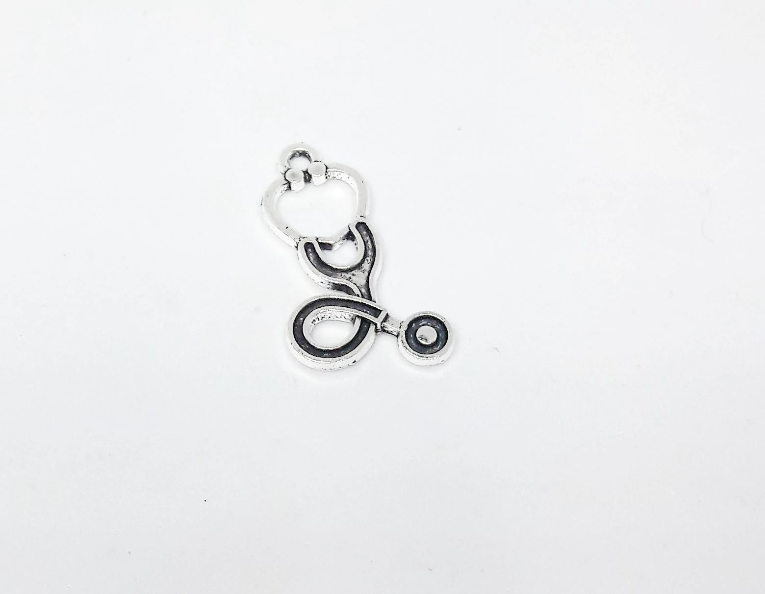 Sztetoszkóp fityegő, medál, antik ezüst színű, 28x16 mm